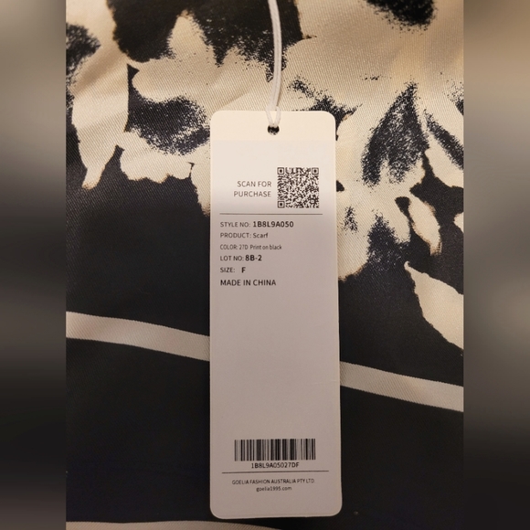 14 Momme Silk Scarf 90 Square, NWT - Picture 3 of 6